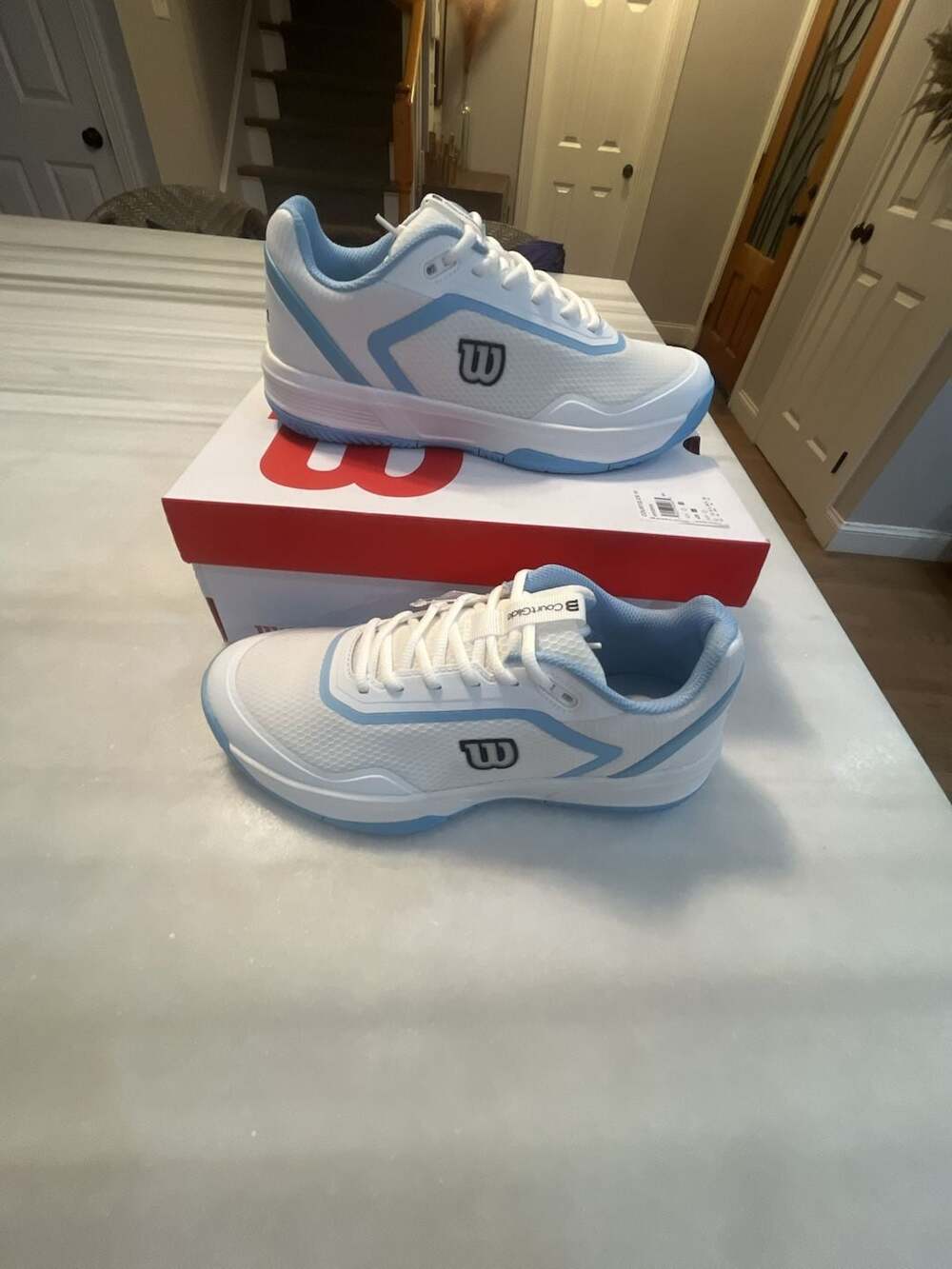 Wilson Courtglide Women's Tennis Shoes White/Airy Blue/Navy Blazer Size 9.5